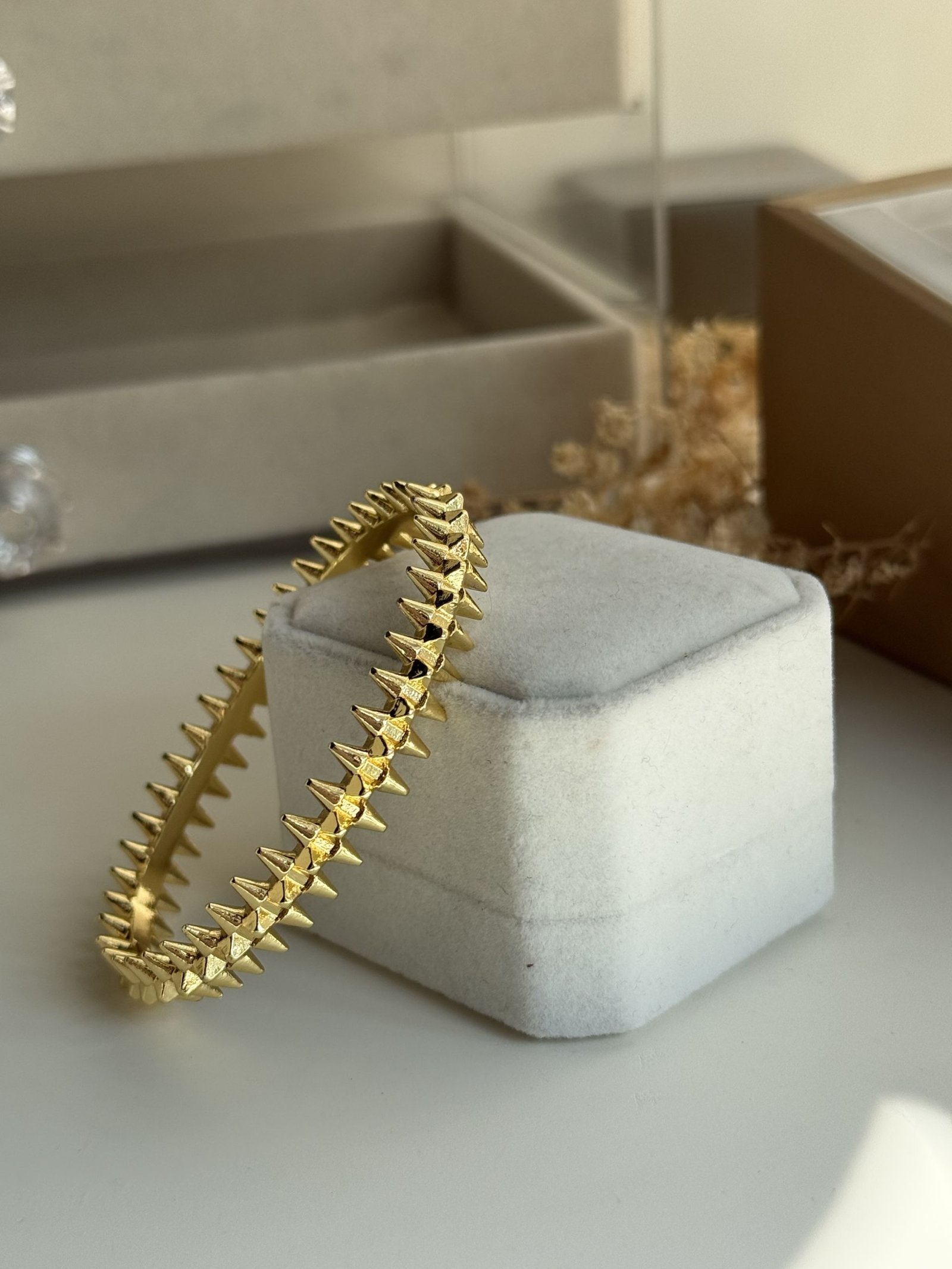 Clash Aura Stud Bracelet