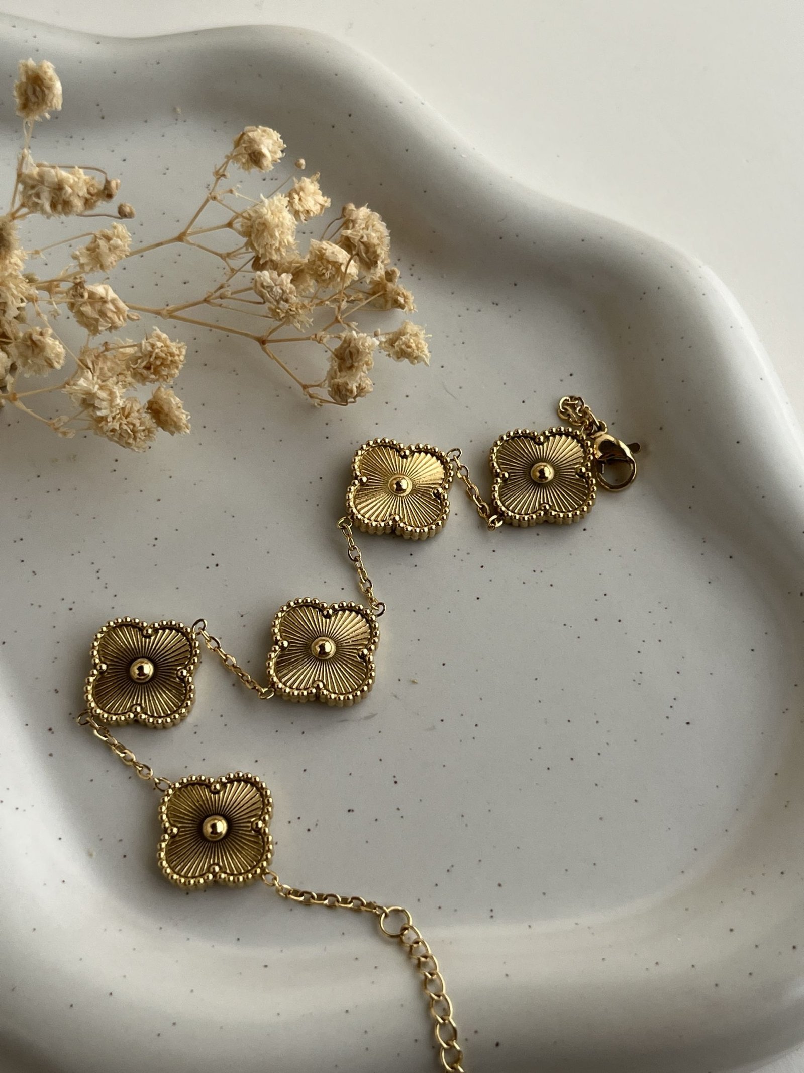 Solara Radiant Clover Chain Bracelet