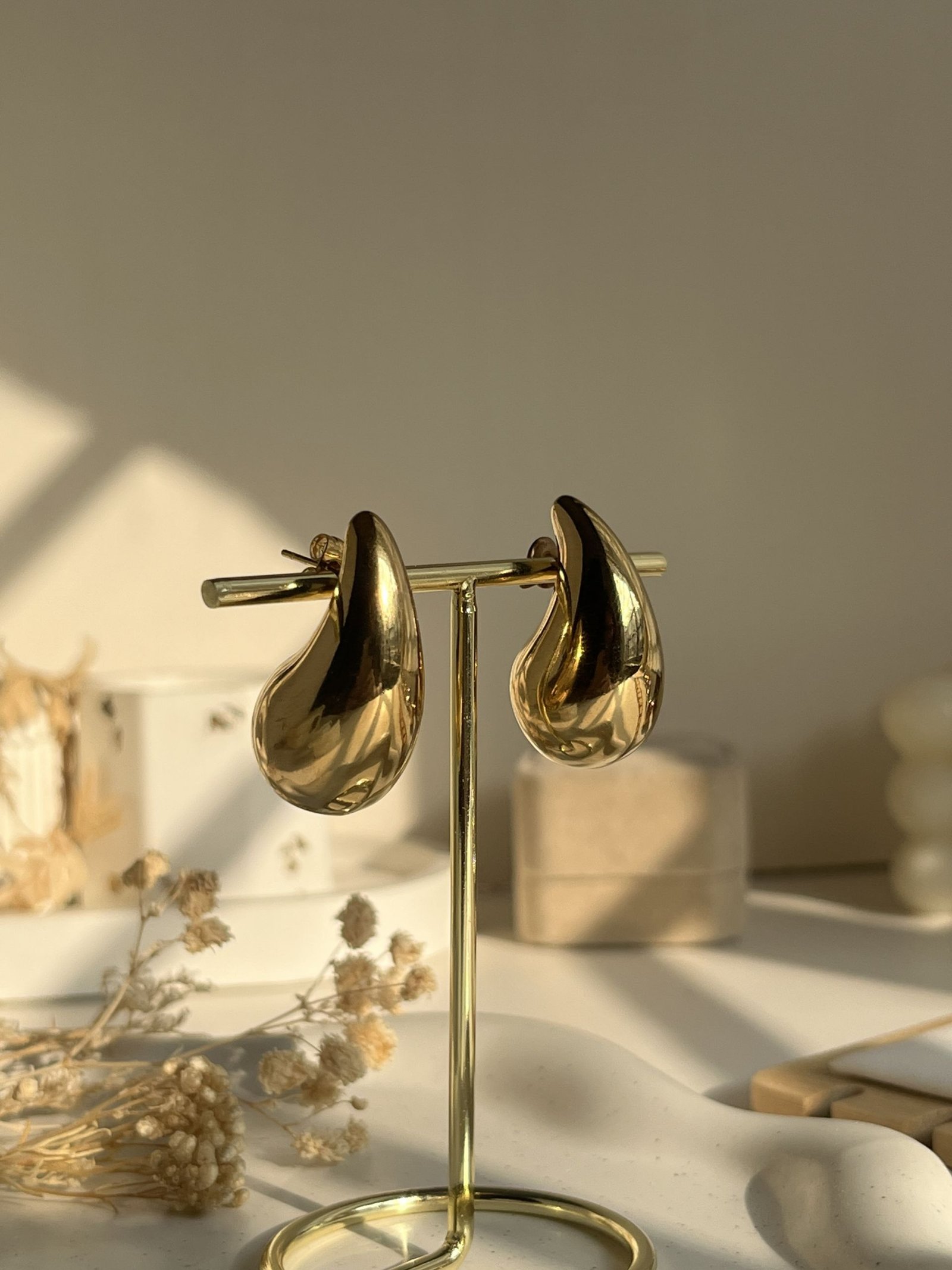 Veloura Teardrop Stud Earrings(large)