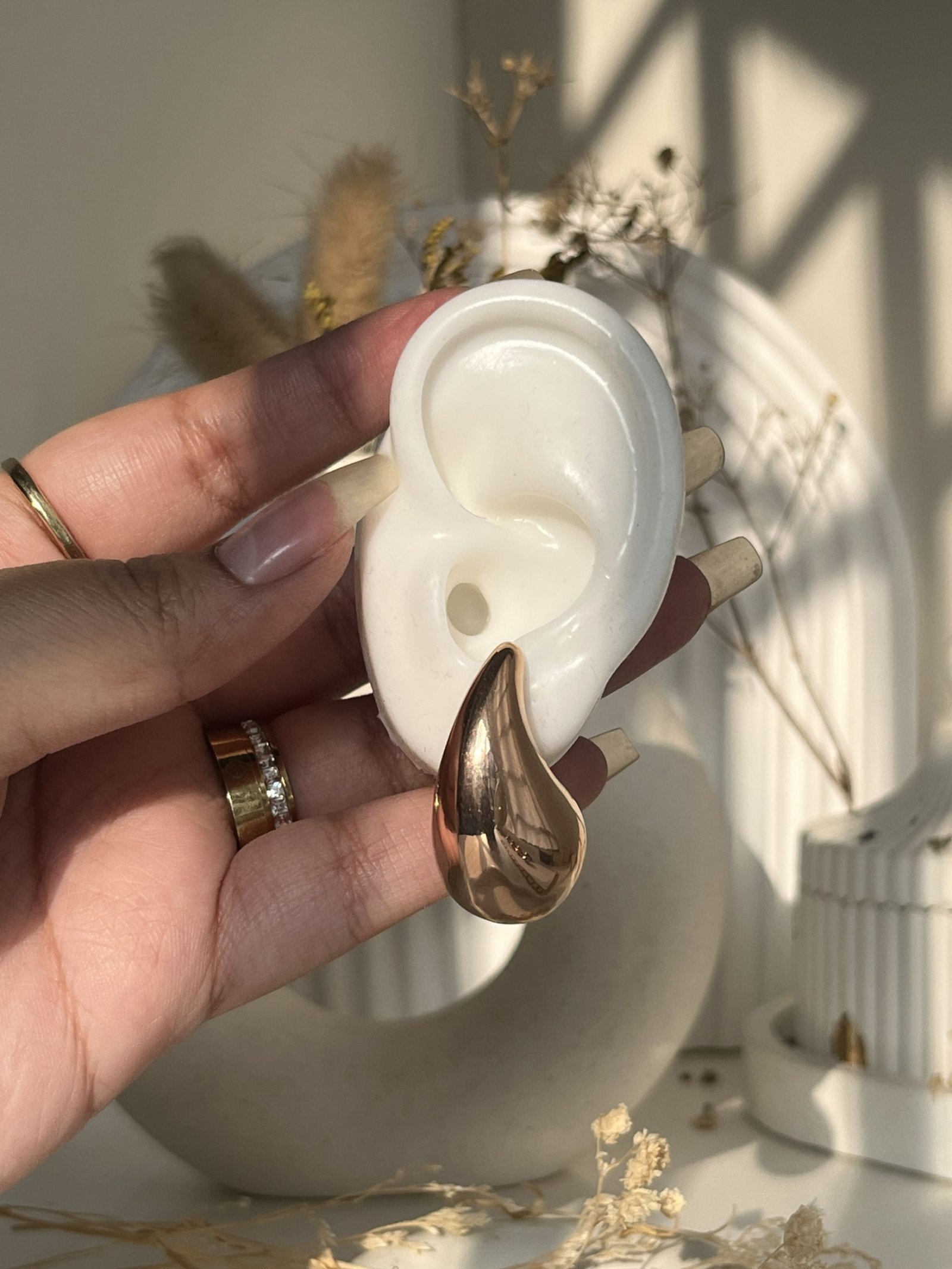 Veloura Teardrop Stud Earrings(large)