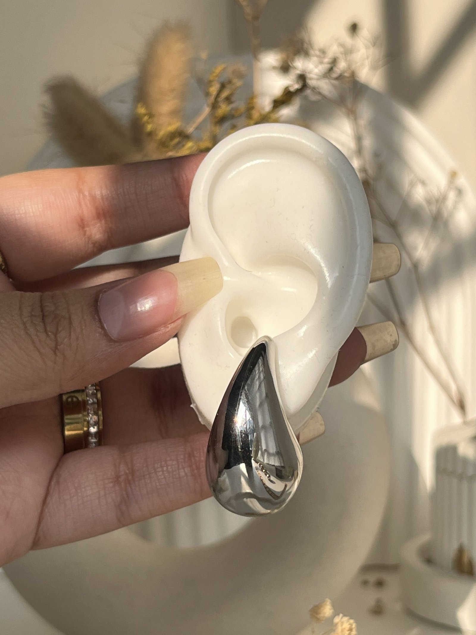 Veloura Teardrop Stud Earrings(large)