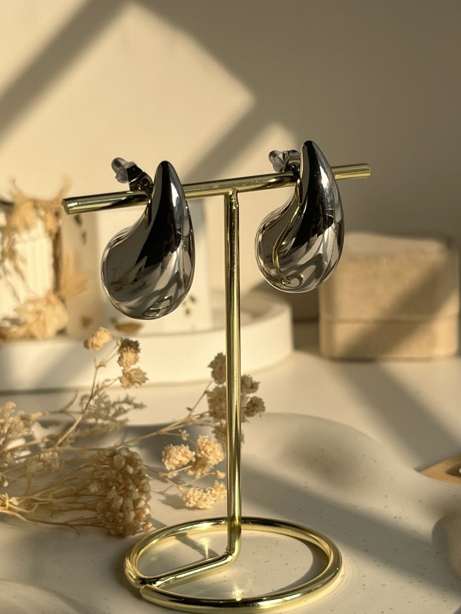 Veloura Teardrop Stud Earrings(large)