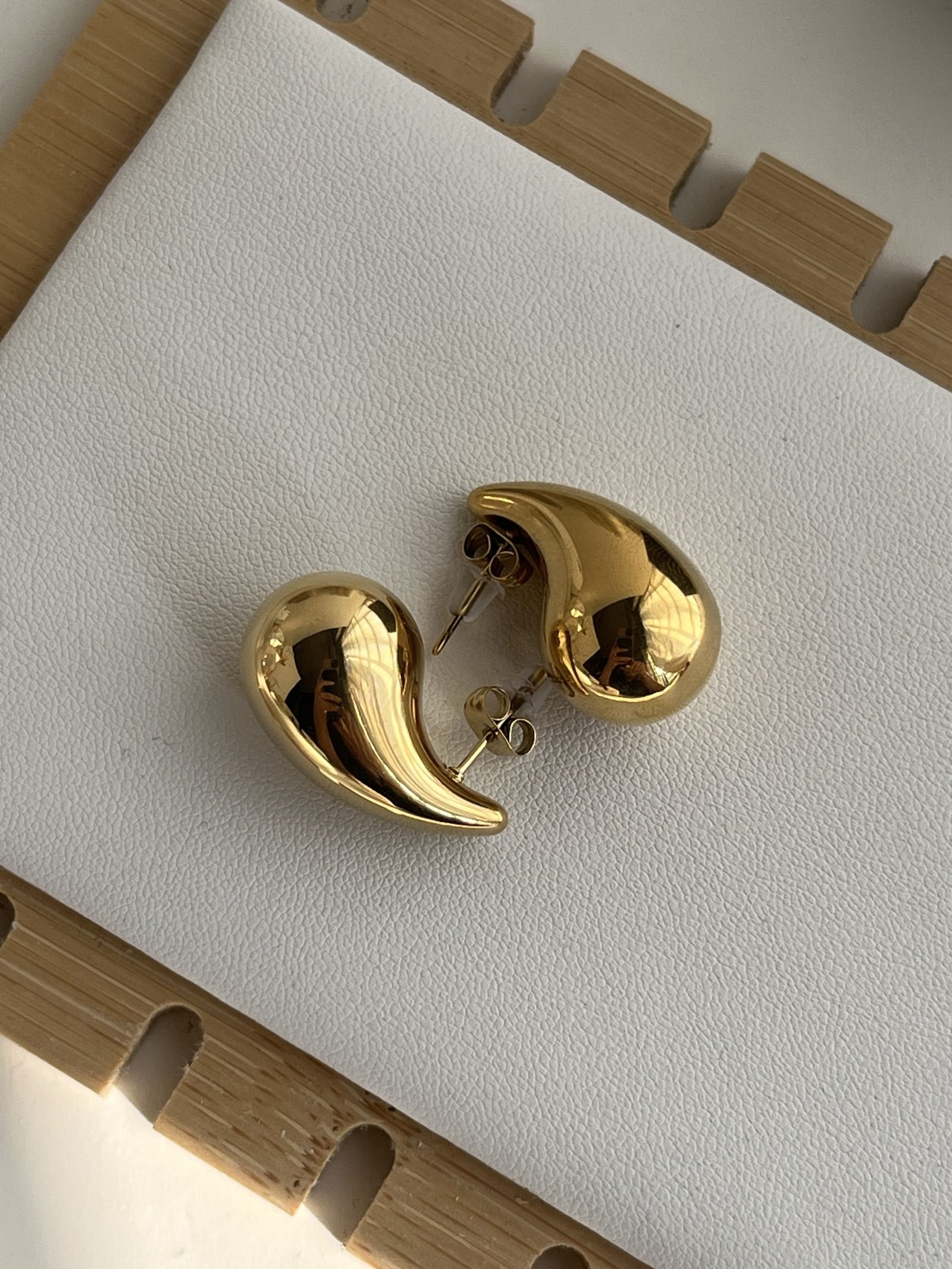 Auria Teardrop Stud Earrings (medium)