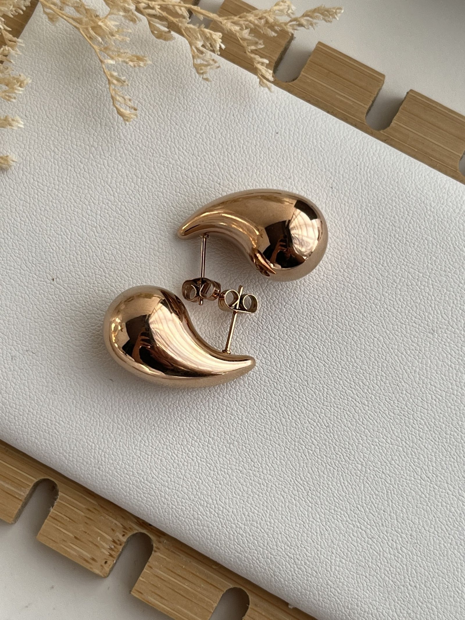 Auria Teardrop Stud Earrings (medium)