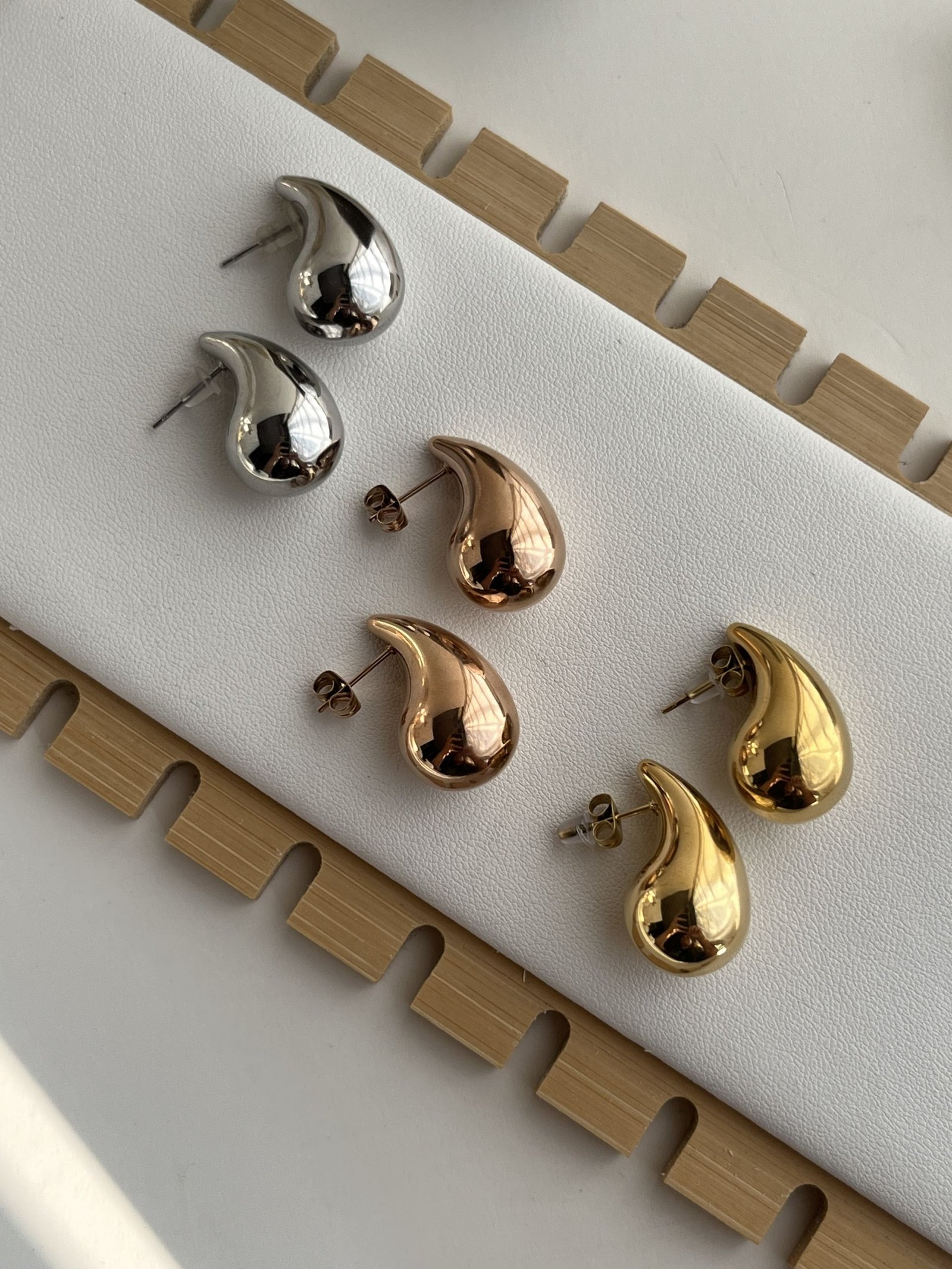 Auria Teardrop Stud Earrings (medium)