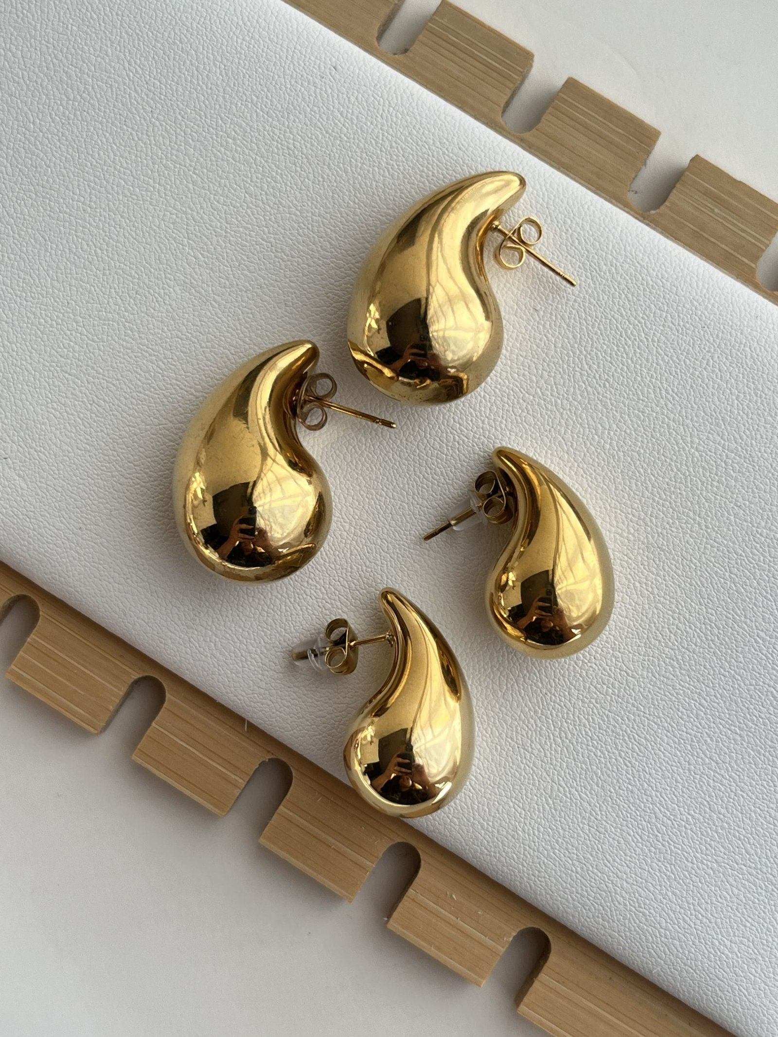 Auria Teardrop Stud Earrings (medium)