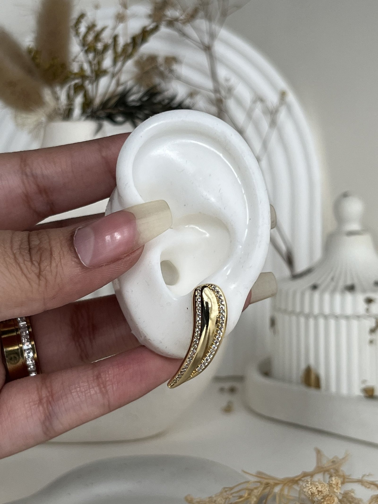 Velisse Curve Crystal Stud Earrings