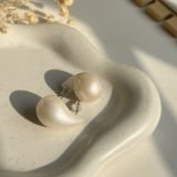 Pearline Curve Teardrop Stud Earrings