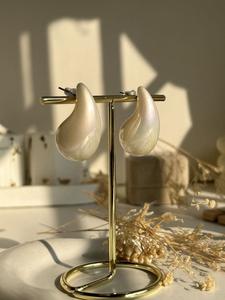 Pearline Luxe Curve Teardrop Stud Earrings