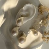 Pearline Curve Teardrop Stud Earrings