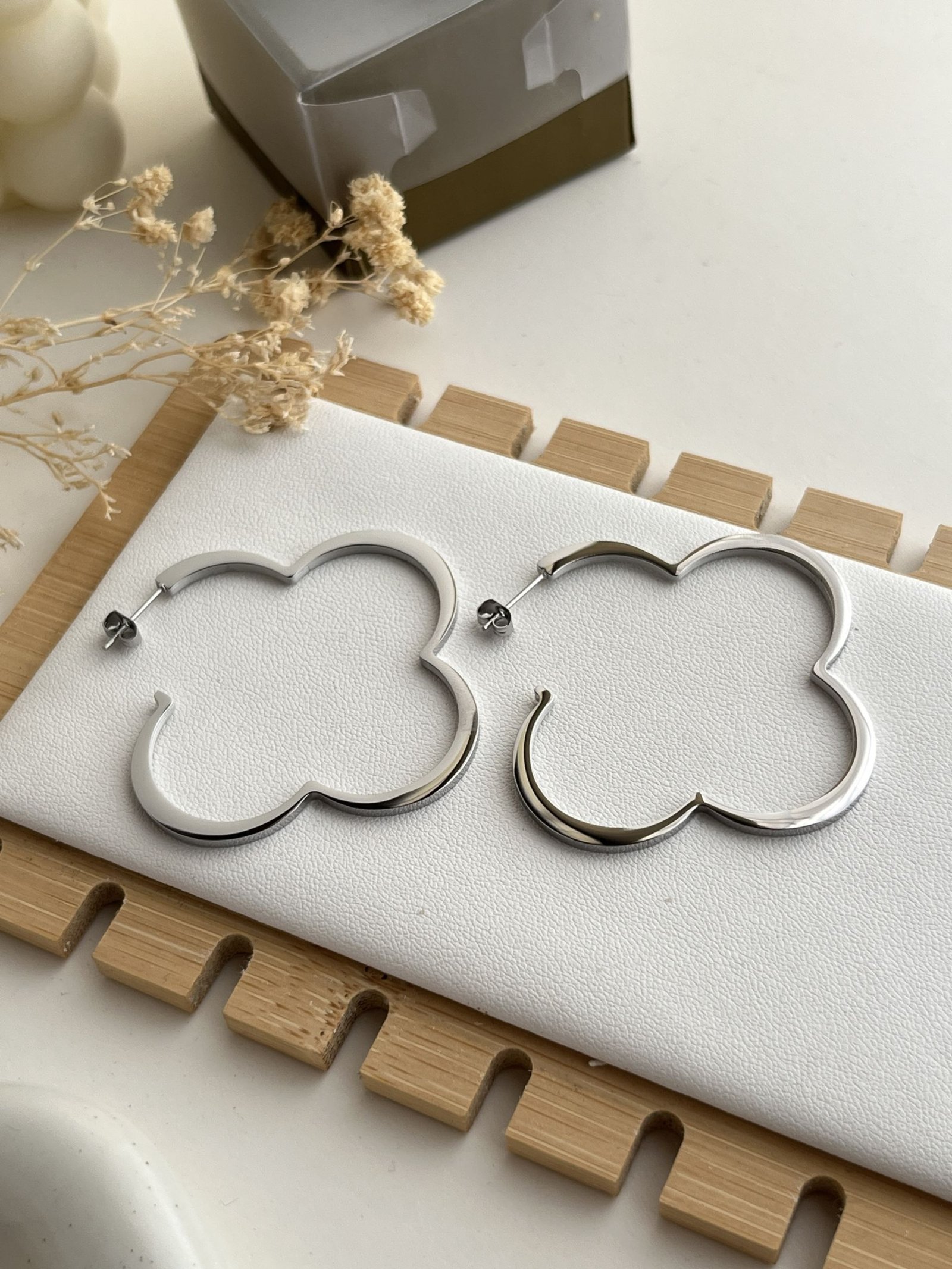 Aurielle Clover Hoop Earrings