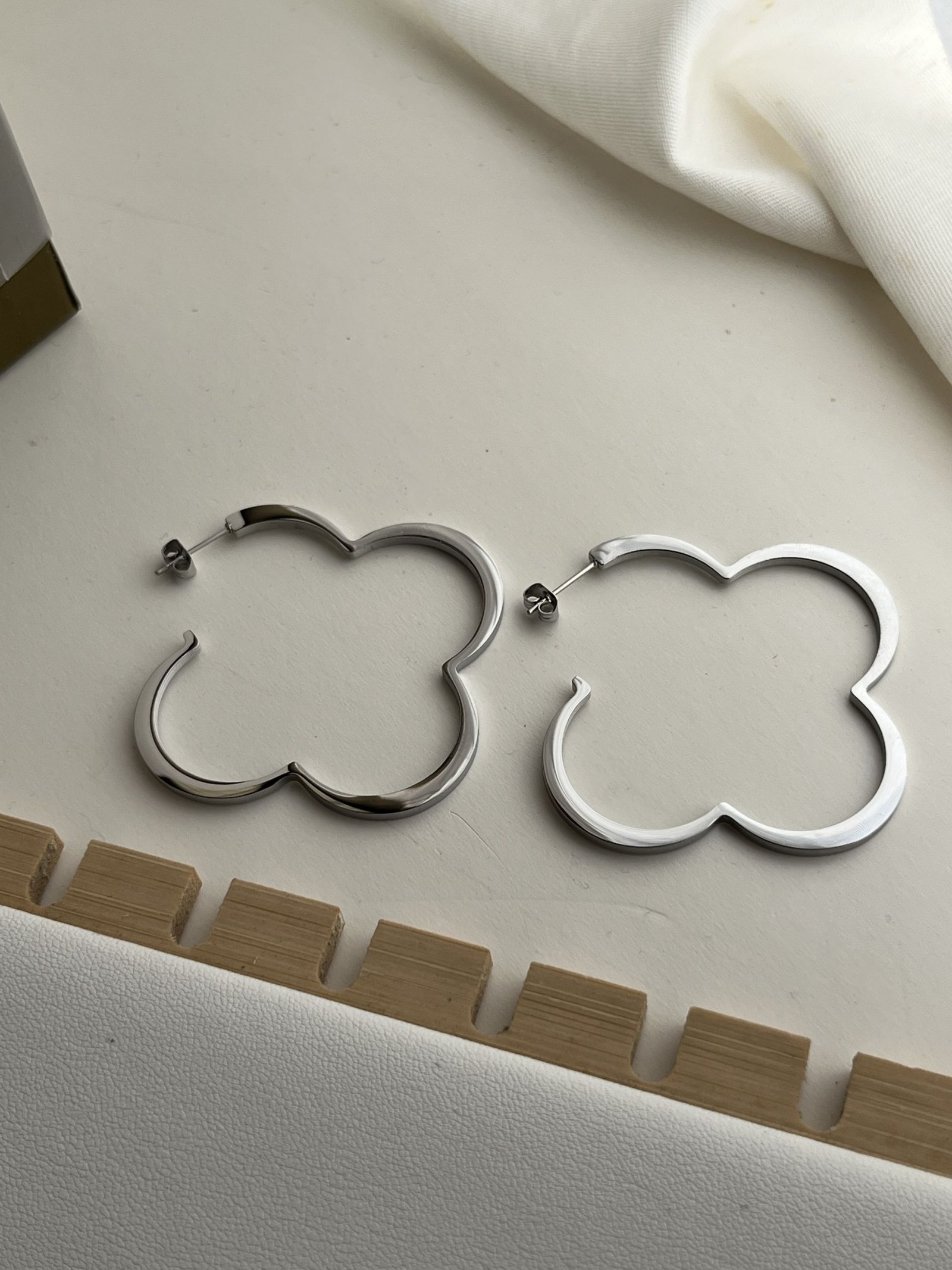 Aurielle Clover Hoop Earrings
