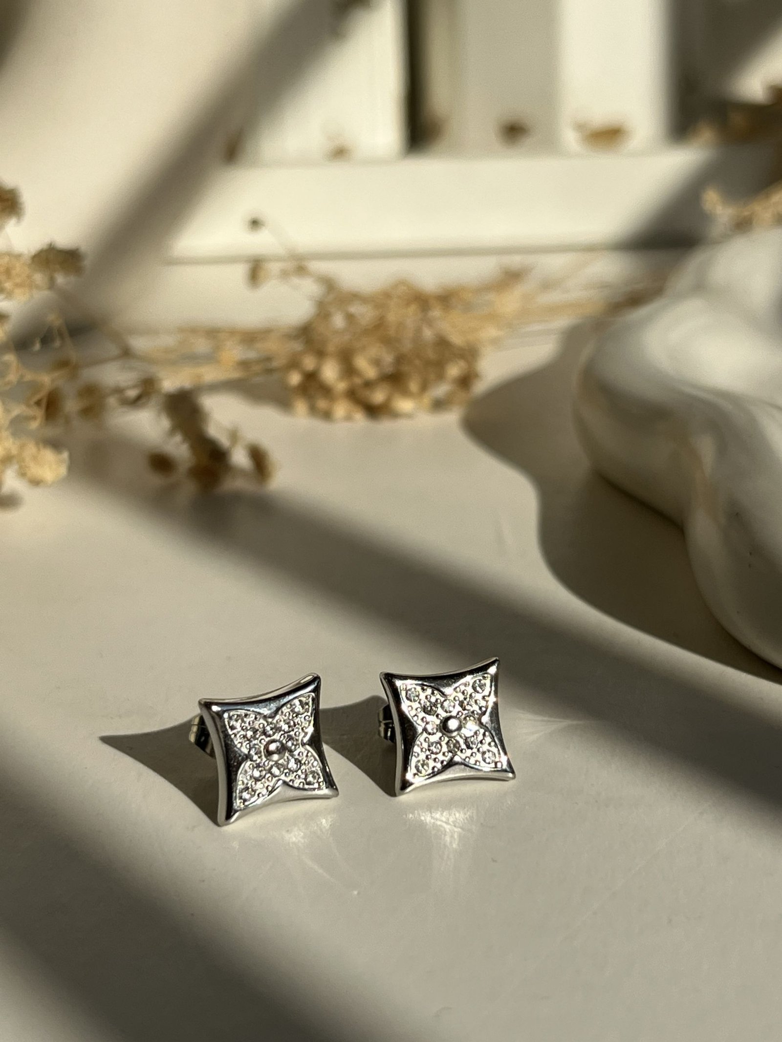Quadra Clover Pavé Stud Earrings