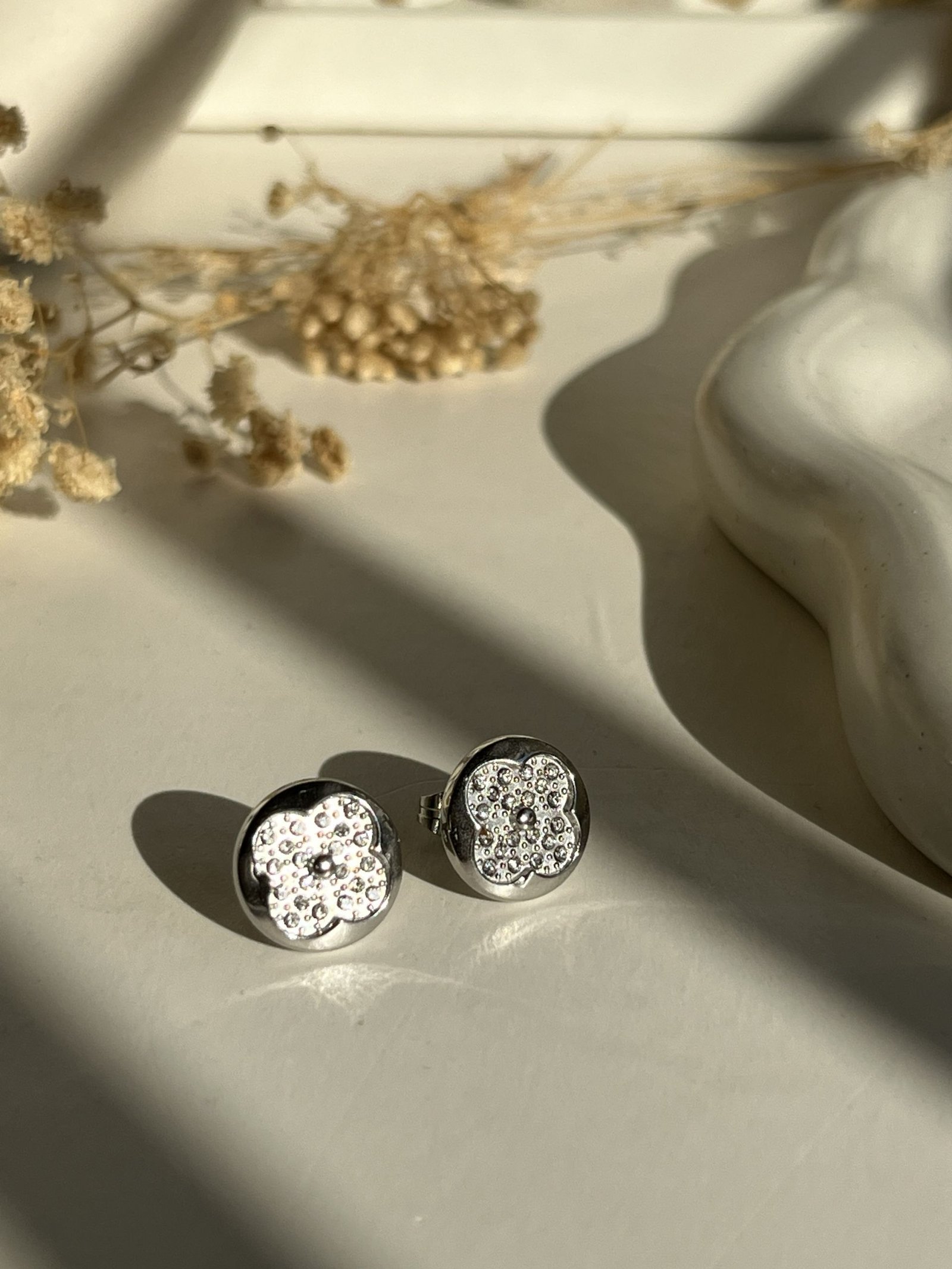 Clovéra Pavé Stud Earrings