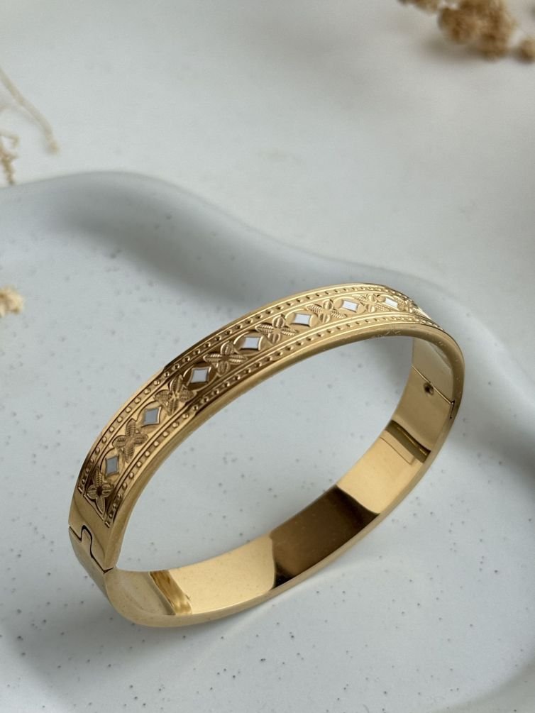 Aurevia Etched Bangle