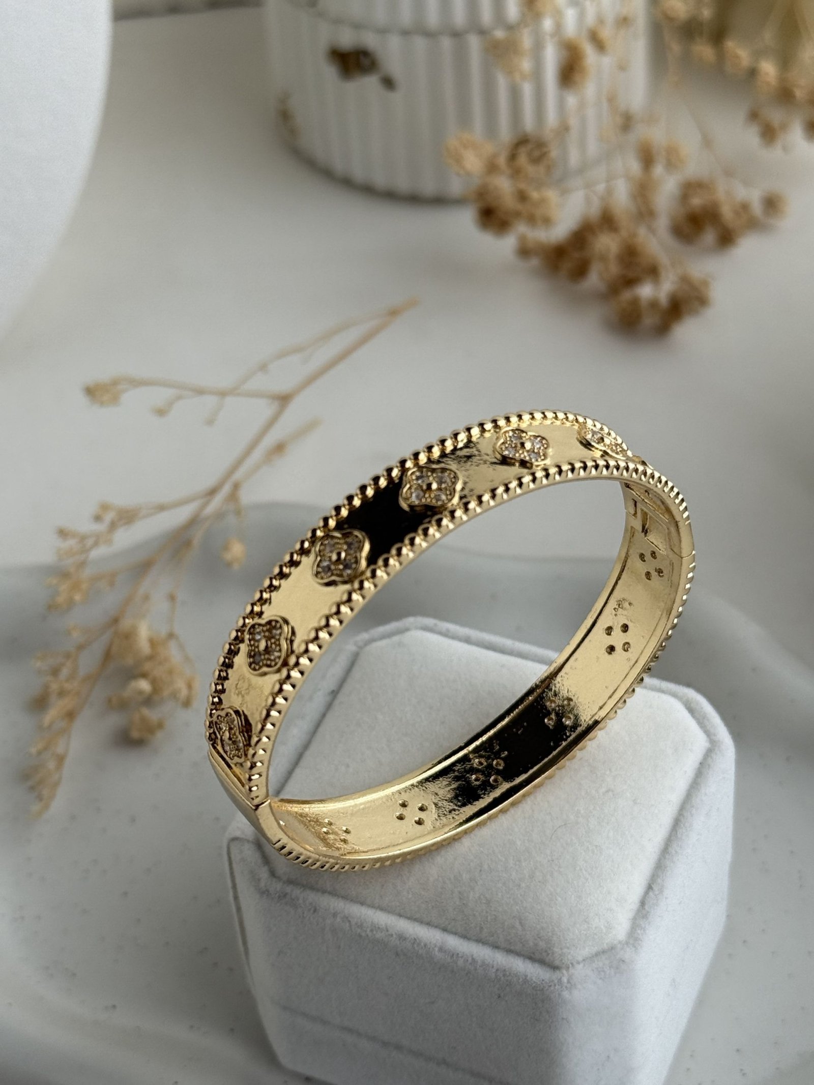 PΓ©rline Clover Cuff