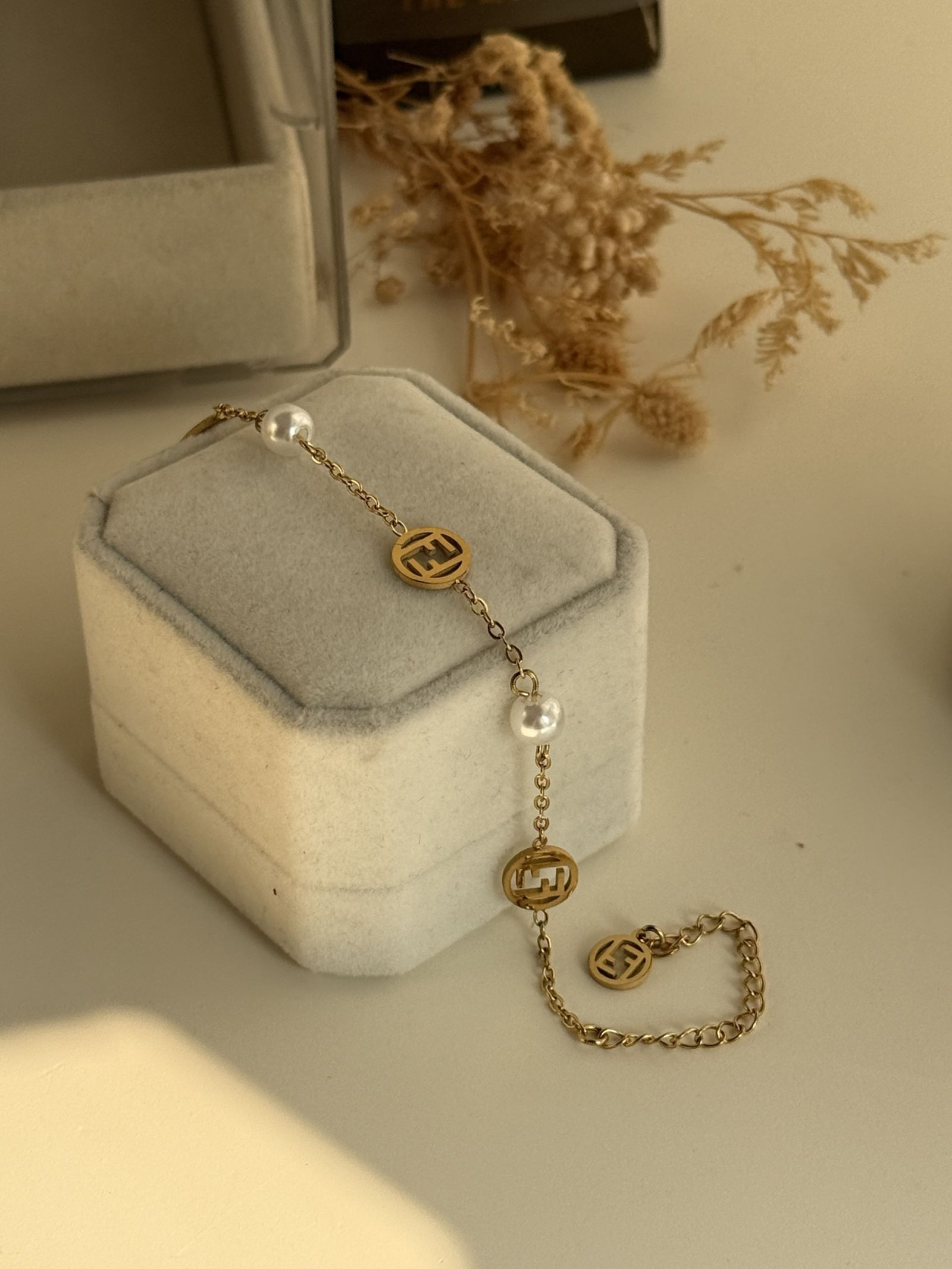 Celestia Pearl Coin Chain Bracelet