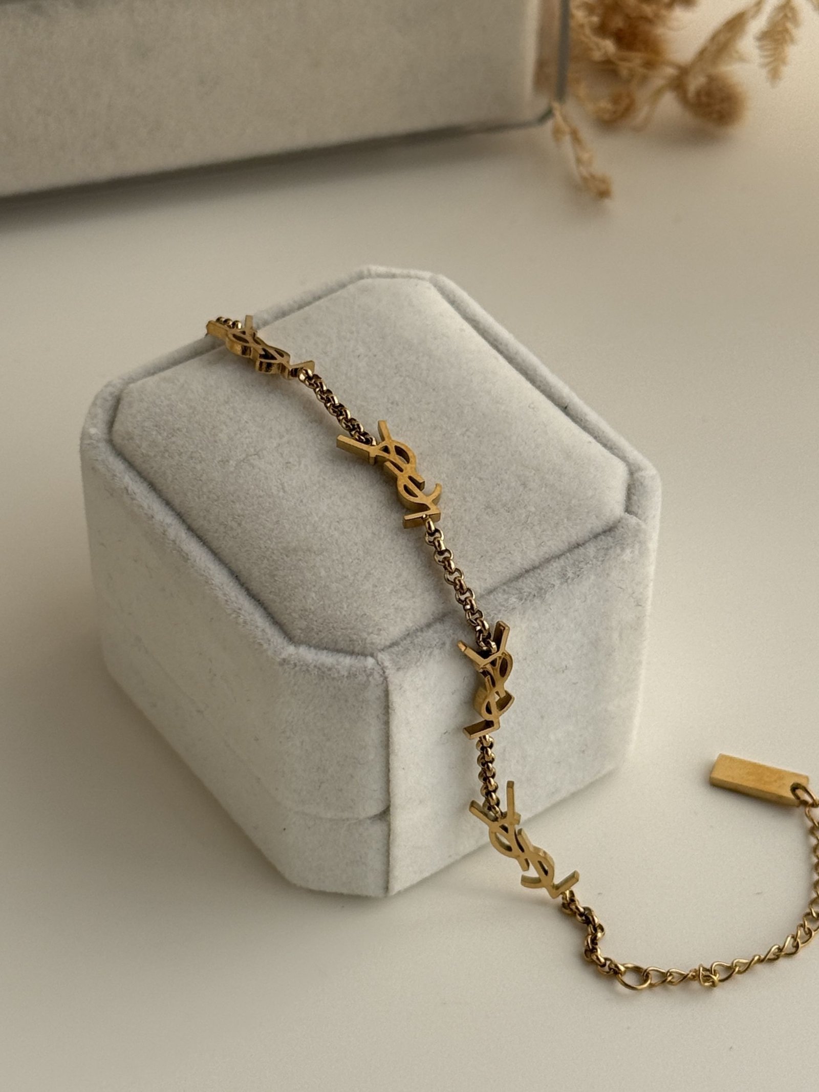 Aurelia Script Link Chain Bracelet