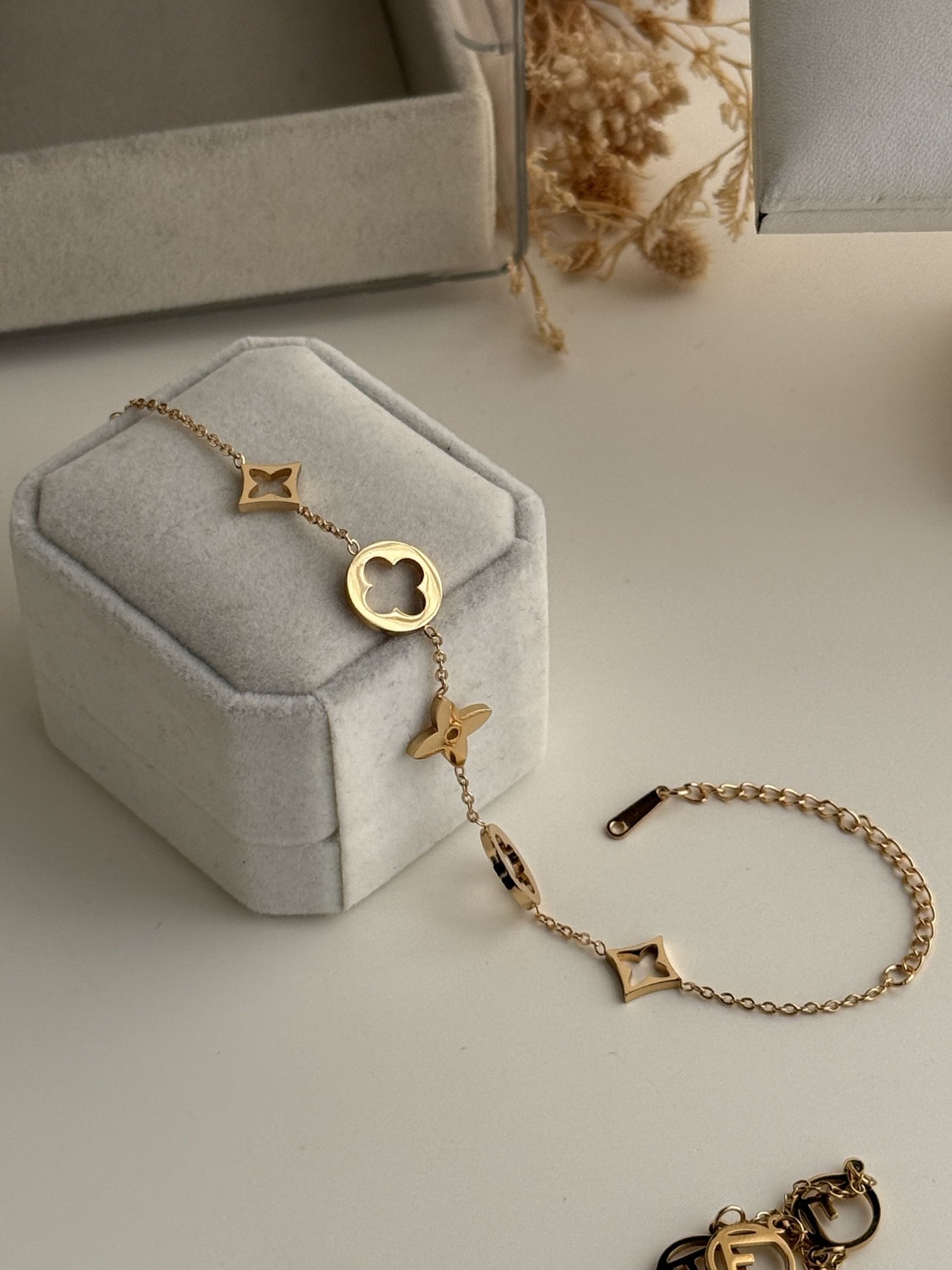 Avelis Dual Clover Star Chain Bracelet