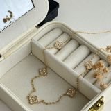 Elvara Lumi Pavé Clover Necklace