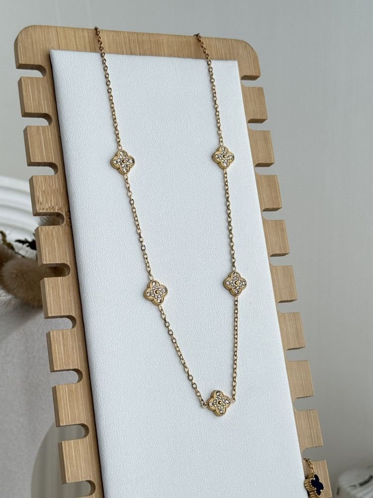 Elvara Lumi Pavé Clover Necklace