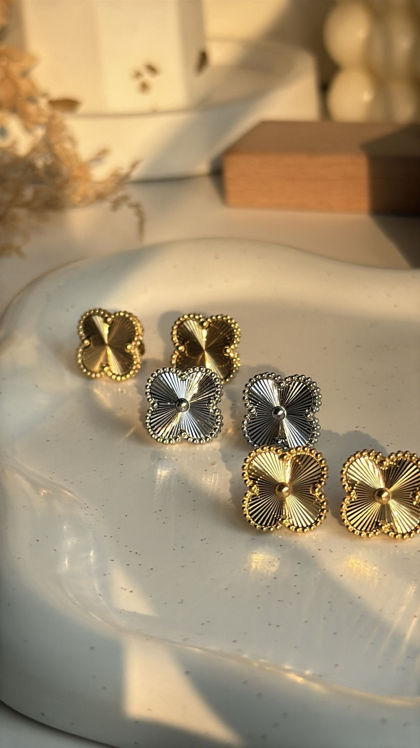 Alhambra Radiant Clover Stud Earrings