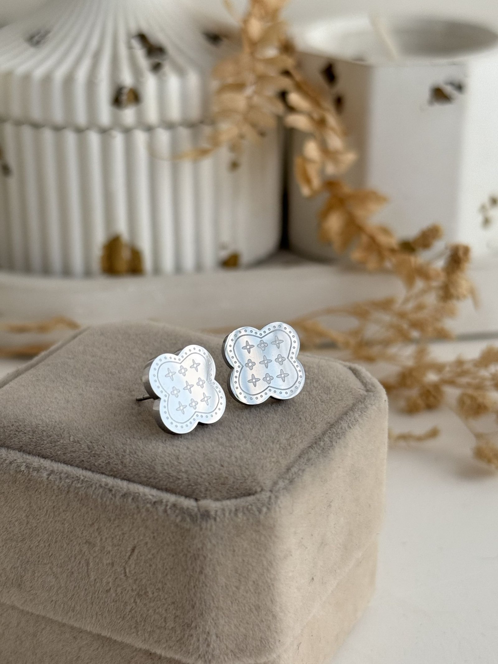 Alhambra Engraved Clover Stud Earrings