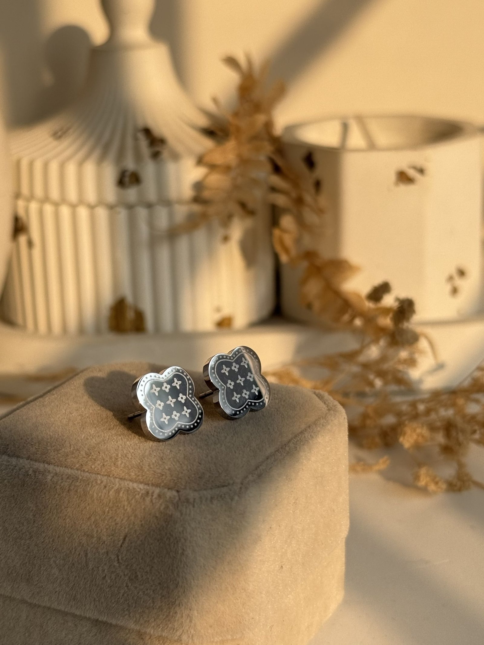 Alhambra Engraved Clover Stud Earrings