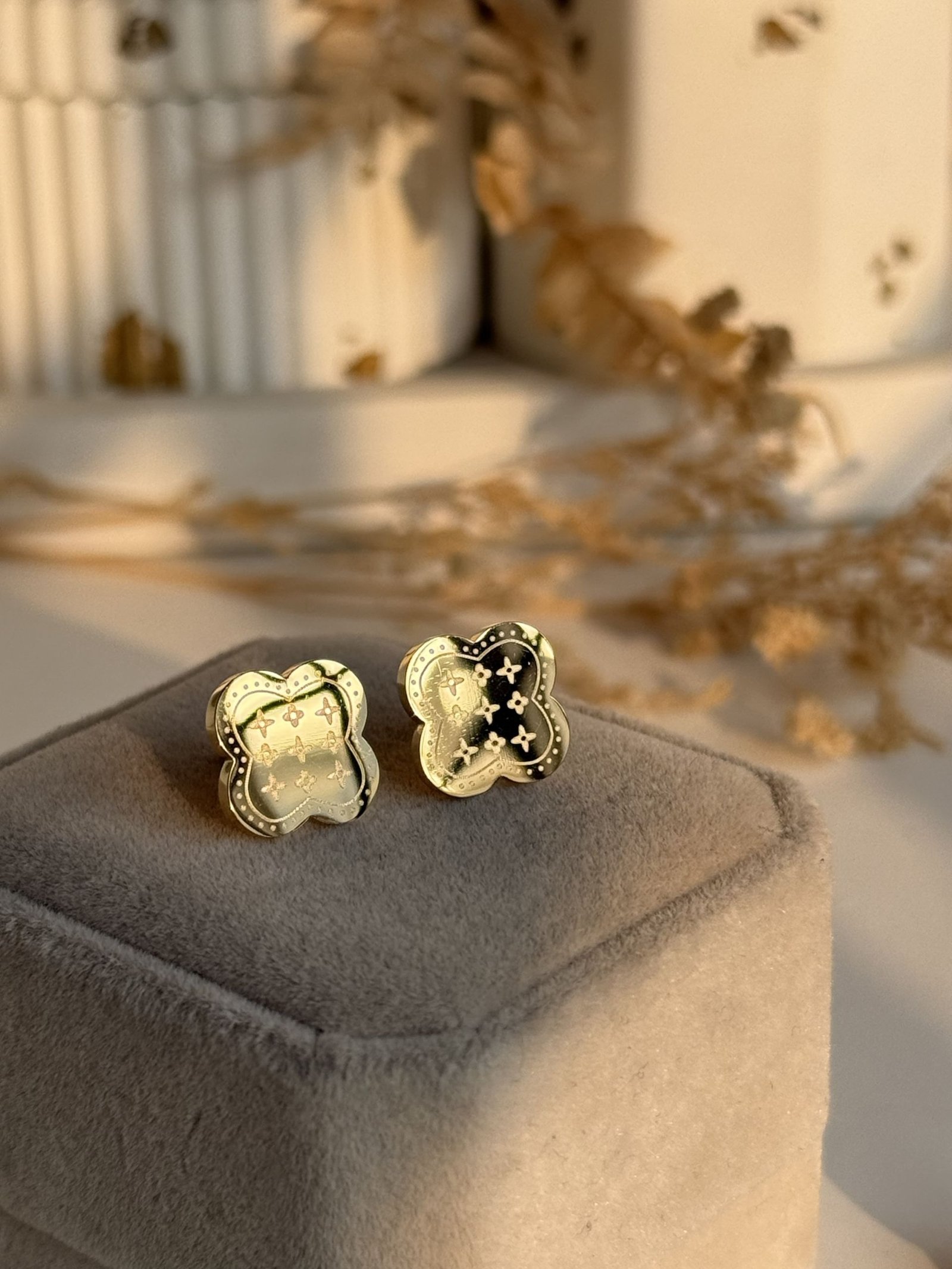 Alhambra Engraved Clover Stud Earrings