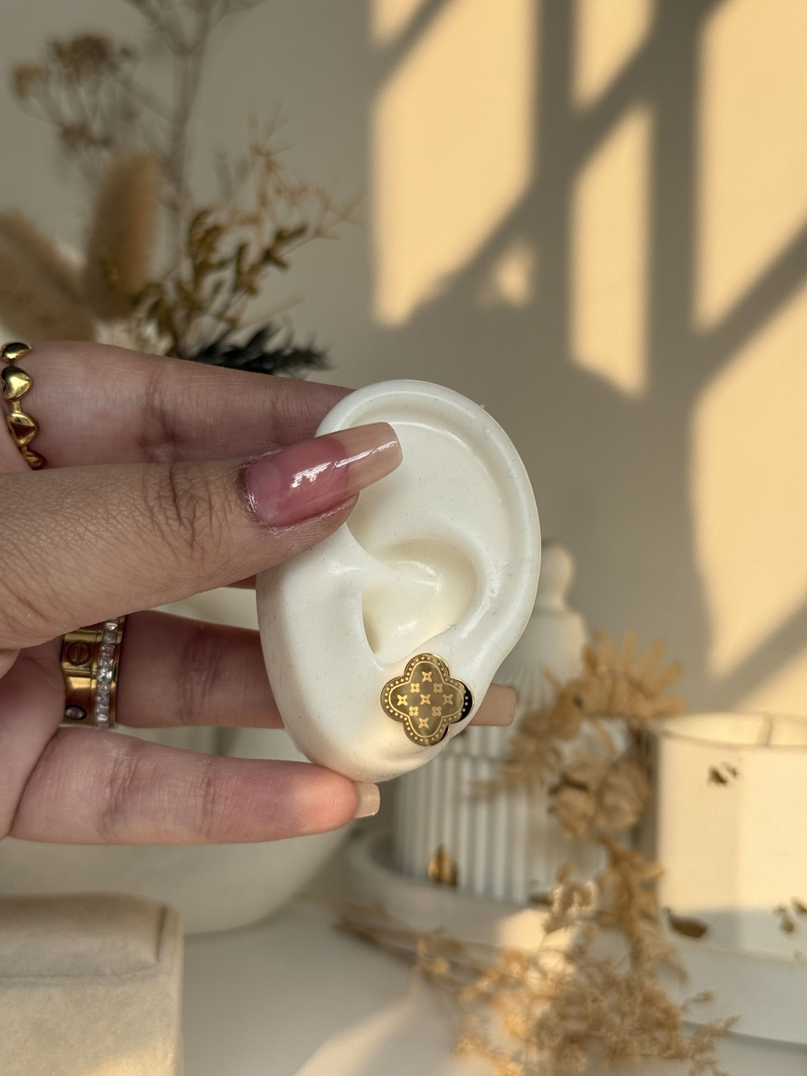 Alhambra Engraved Clover Stud Earrings