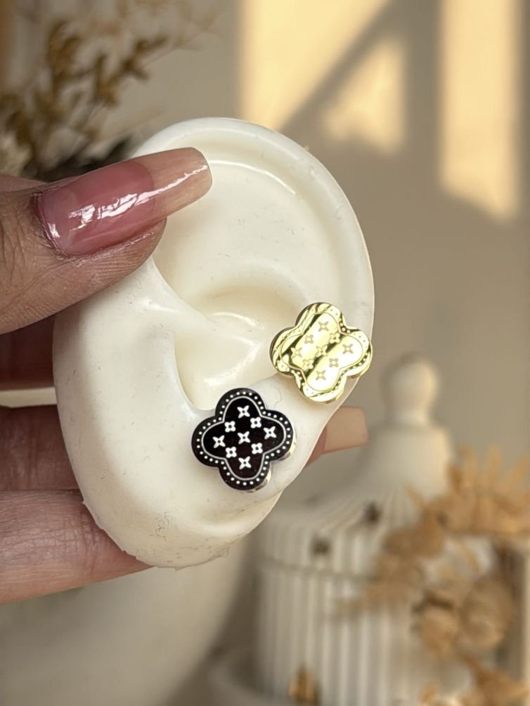Alhambra Engraved Clover Stud Earrings