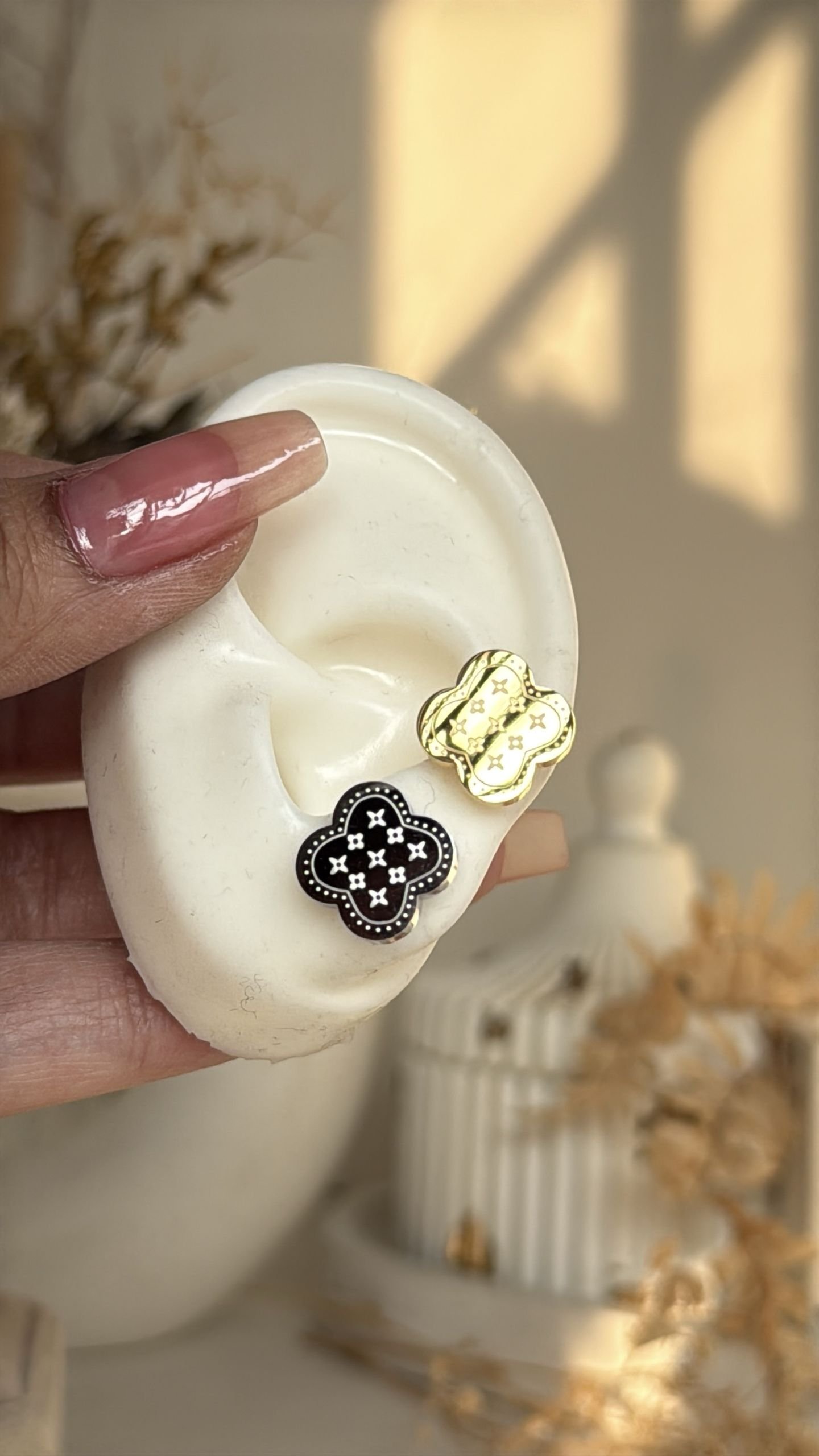 Alhambra Engraved Clover Stud Earrings