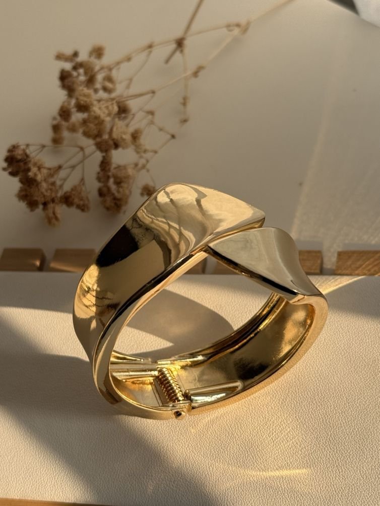 Aurelia Wave Luxe Cuff