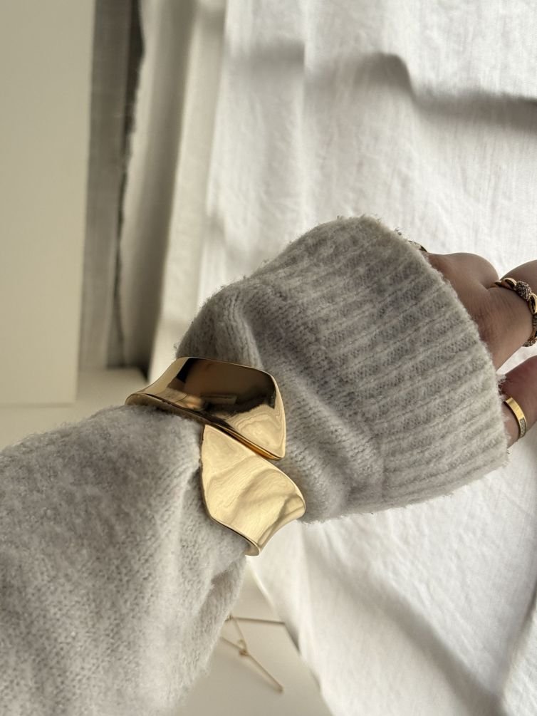 Aurelia Wave Luxe Cuff