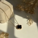 Noirva Clover Pendant Necklace