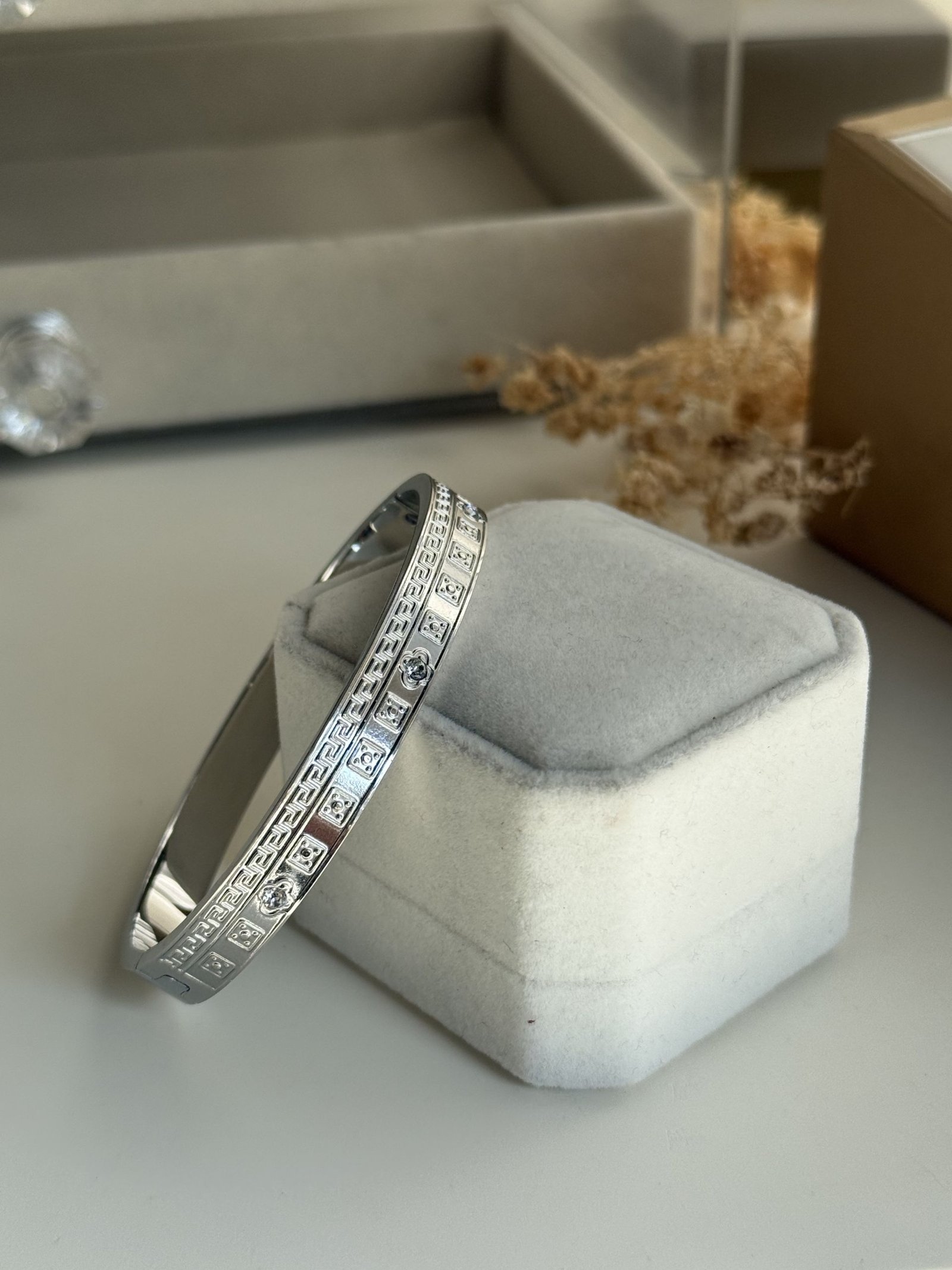 HelΓ©na Clover Key Cuff