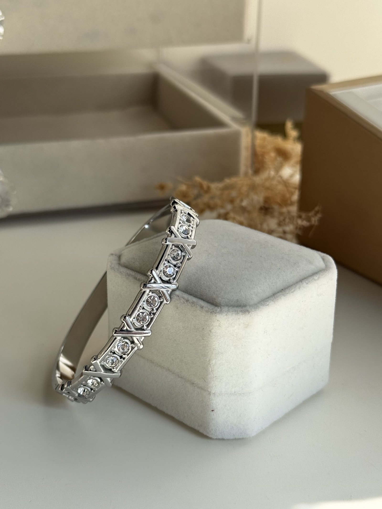 XΓ©vara Crystal Cuff