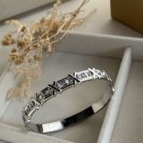 Xévara Crystal Cuff