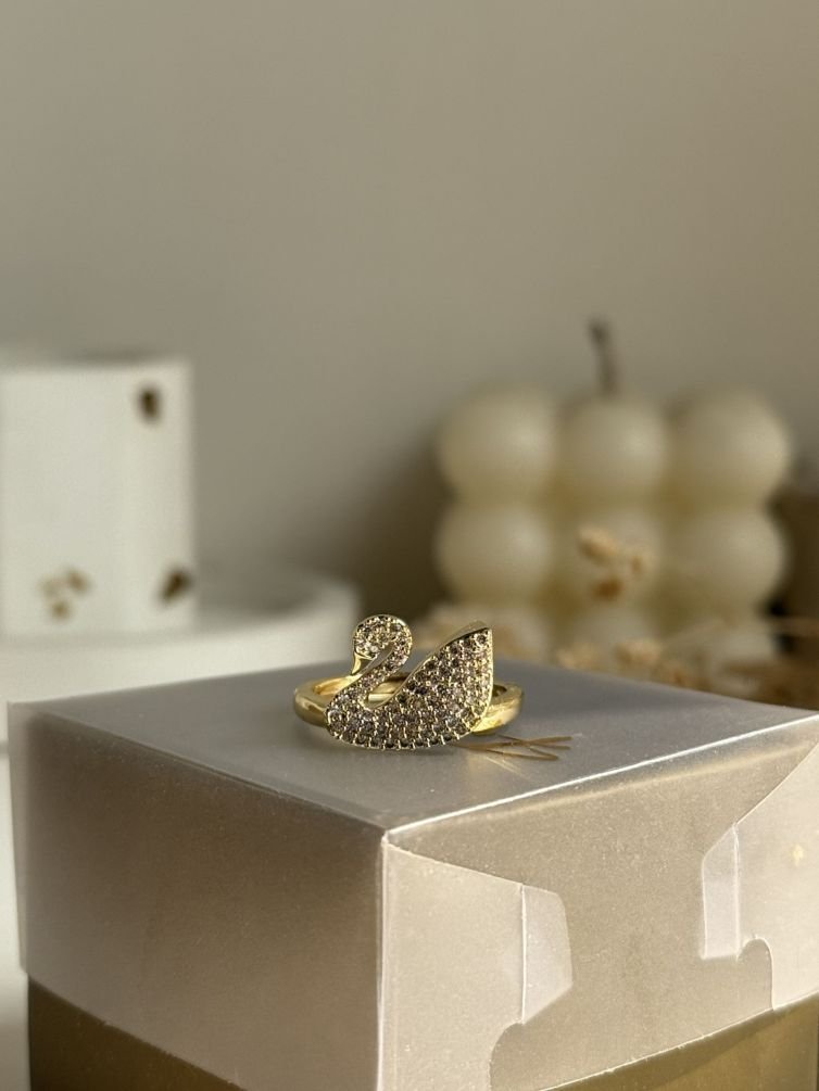 Swan Éclat Pavé Ring