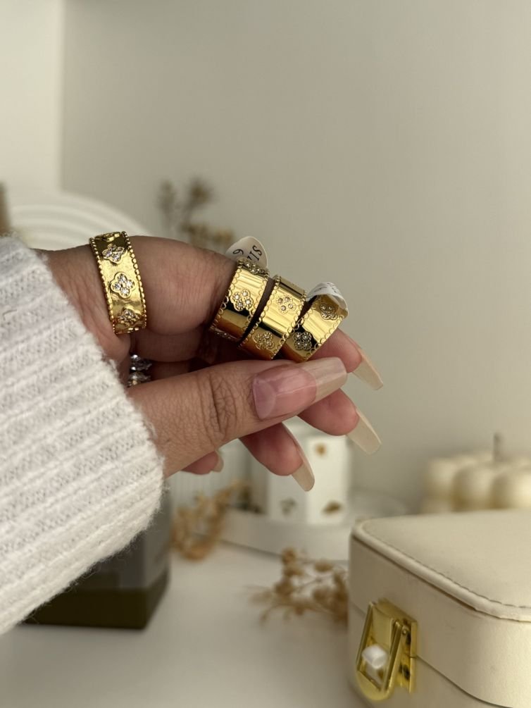 Perlée Flora Band Ring