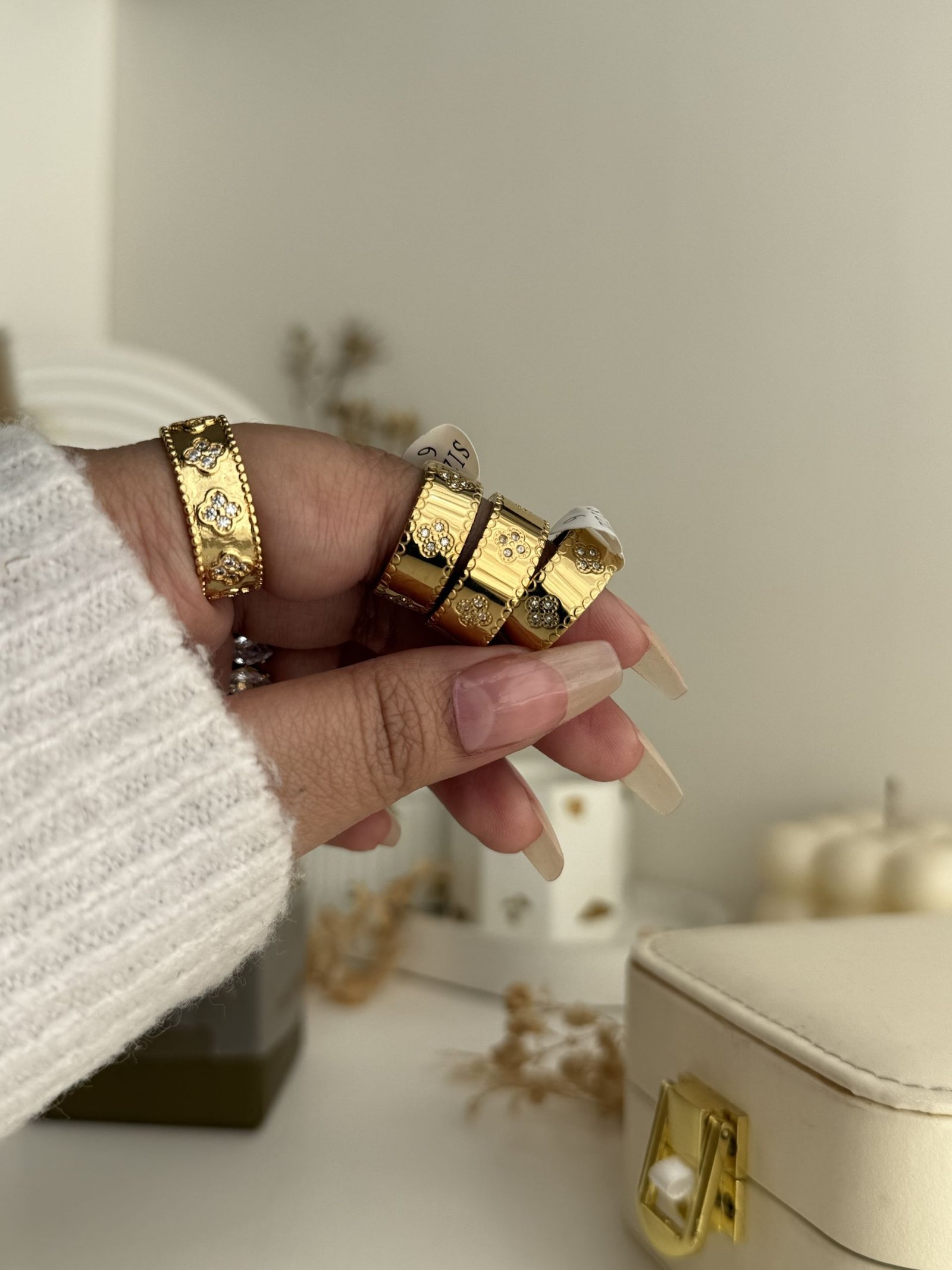 PerlΓ©e Flora Band Ring