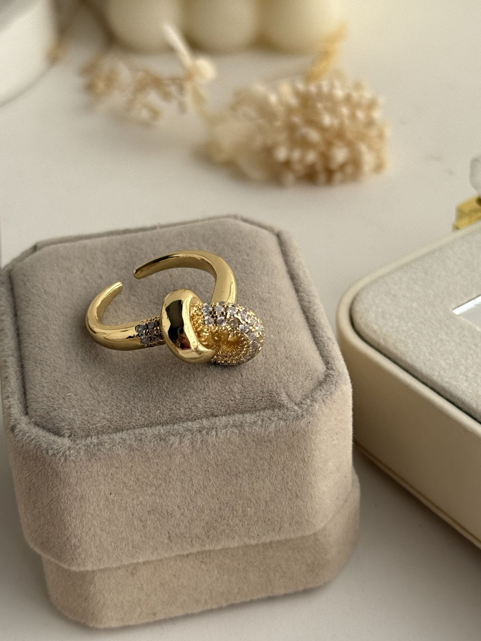 Aurora Knot Pavé Ring (Size 9)