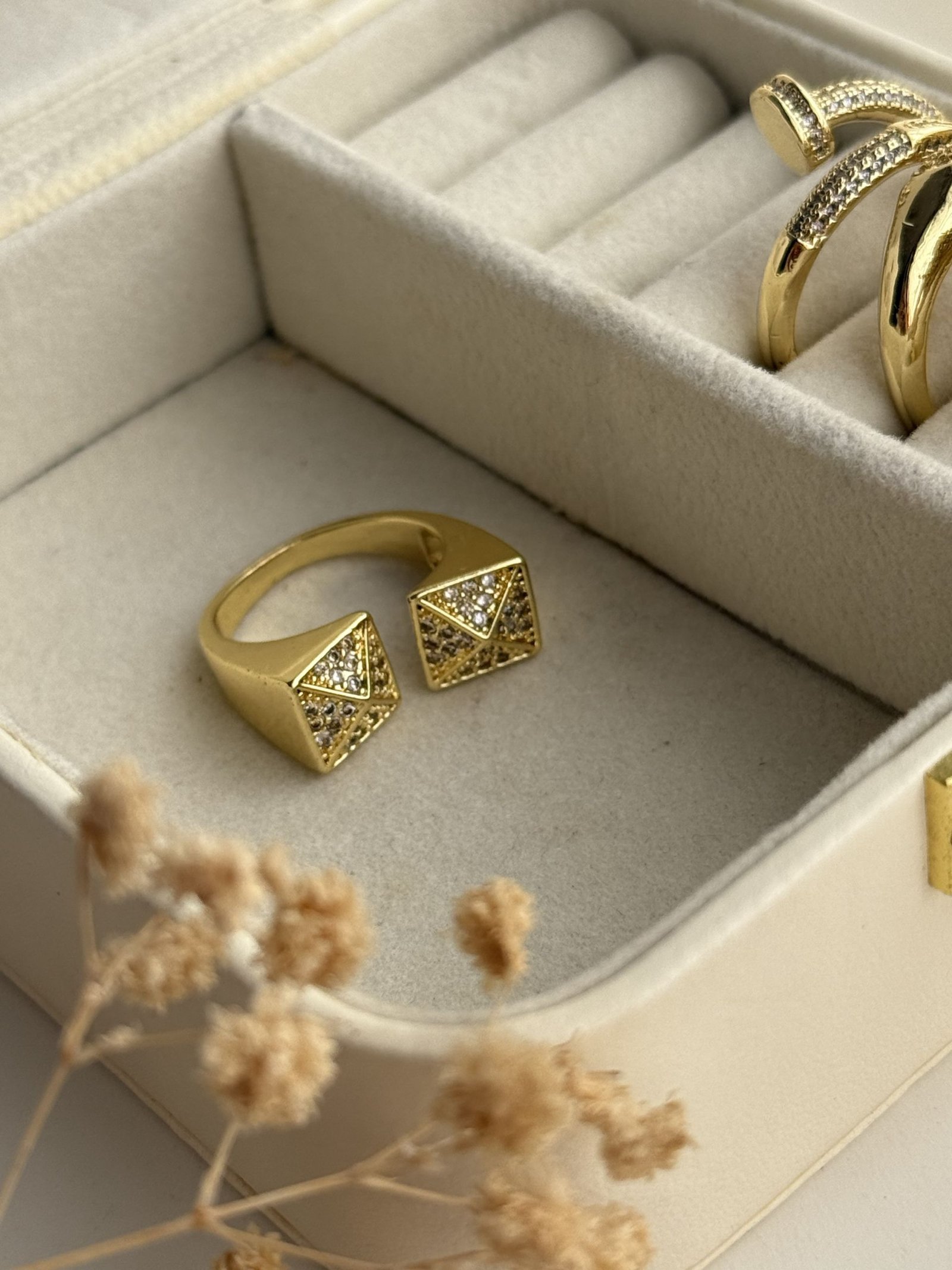 Pyramid Γclat Open Ring