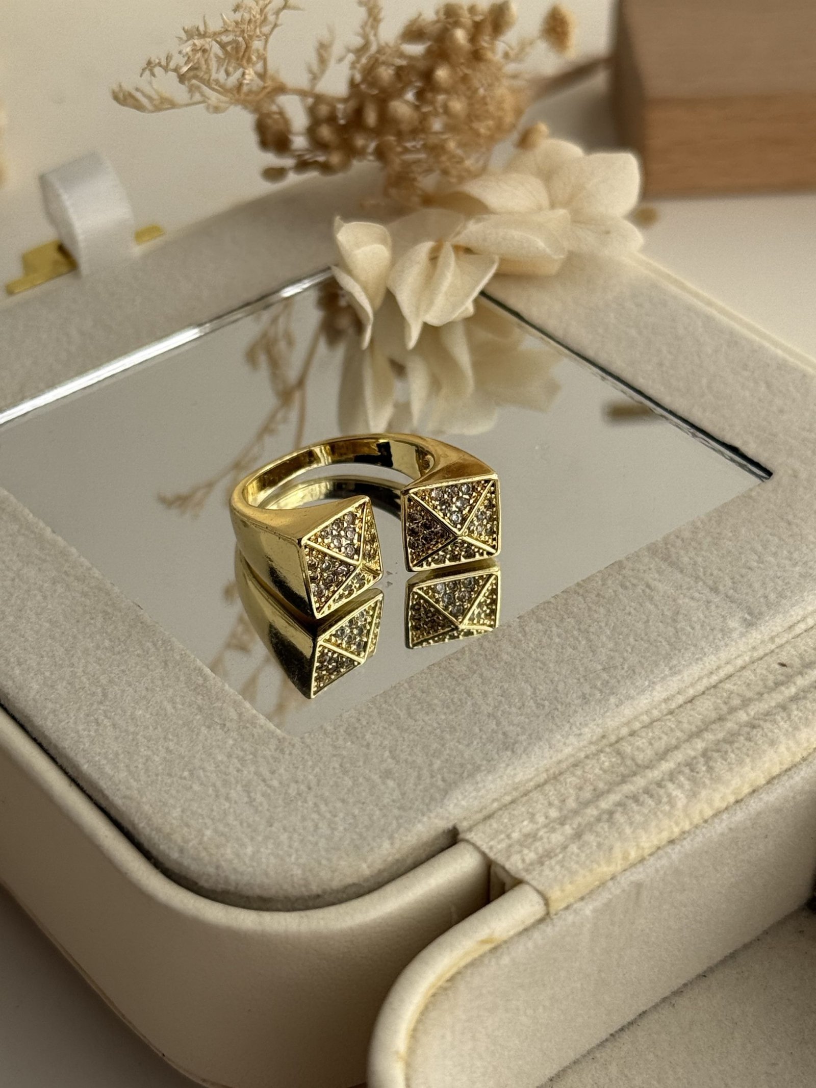 Pyramid Γclat Open Ring