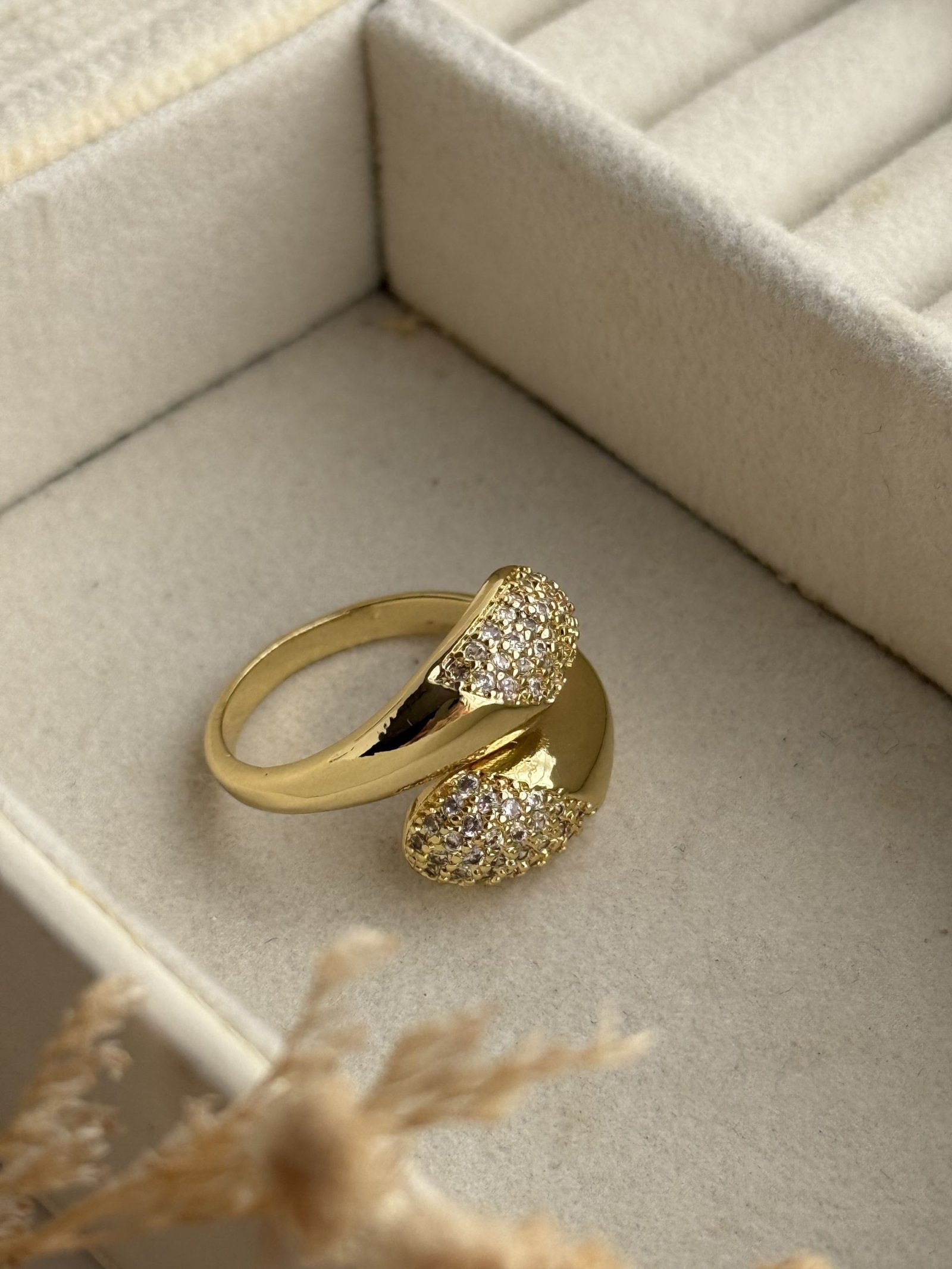 Luxe Orbit Pavé Ring