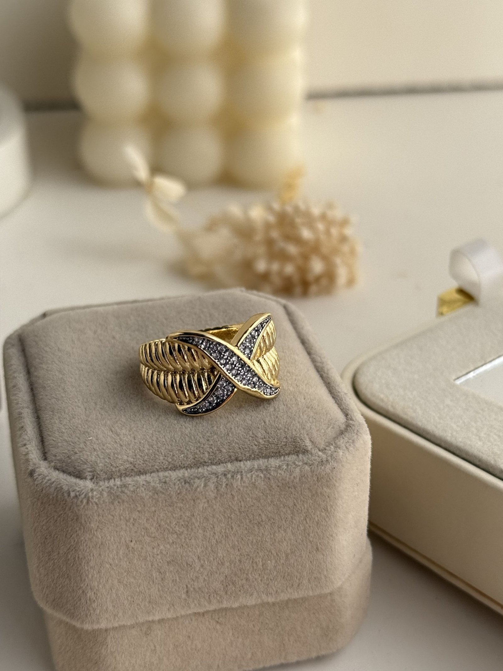 Aurora Leaf Pavé Ring