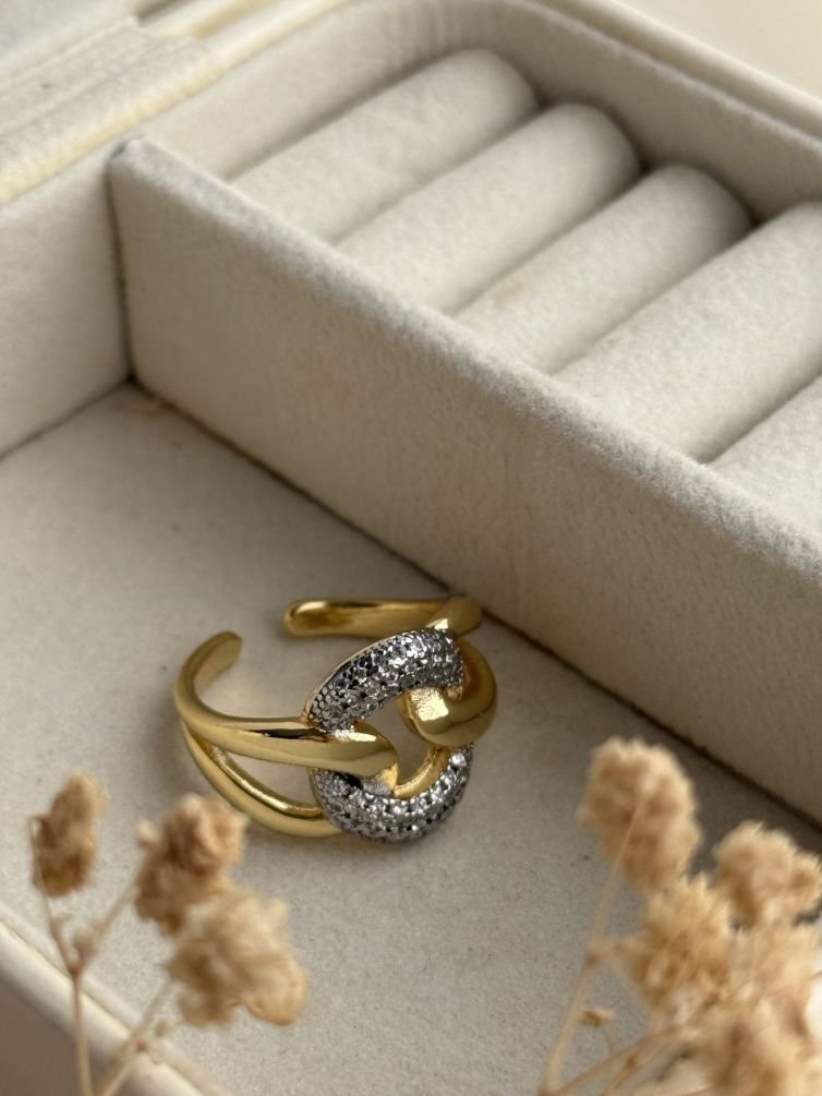 Celeste Knot Pavé Ring