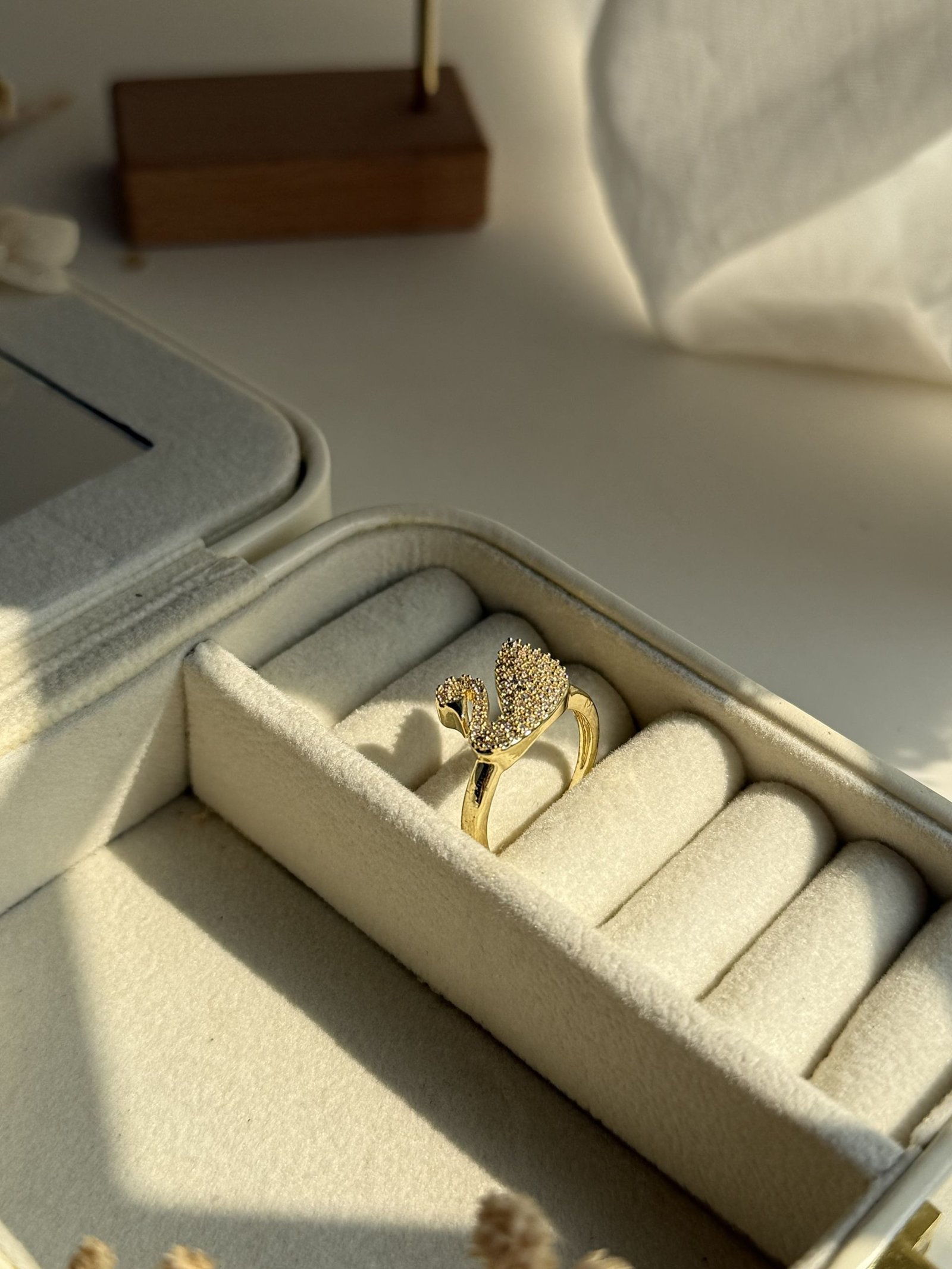 Swan Γclat PavΓ© Ring