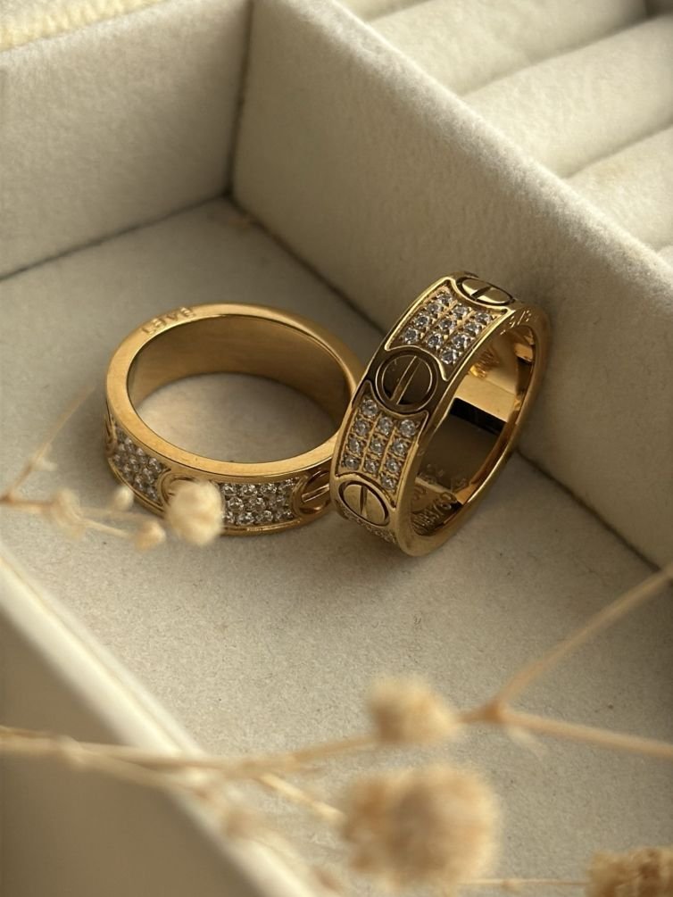 Amour Pavé Love Band Ring
