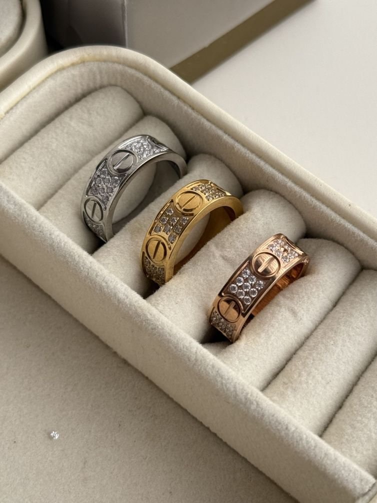 Amour Pavé Love Band Ring